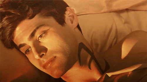 Magnus Bane And Alec Lightwood In Shadowhunters: 2x18 “awake, Arise, Or Be Forever Fallen”