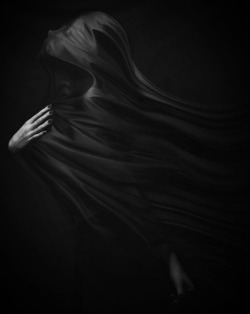 black-white-madness:  Madness:   Dead Bride by Babak Fatholahi  