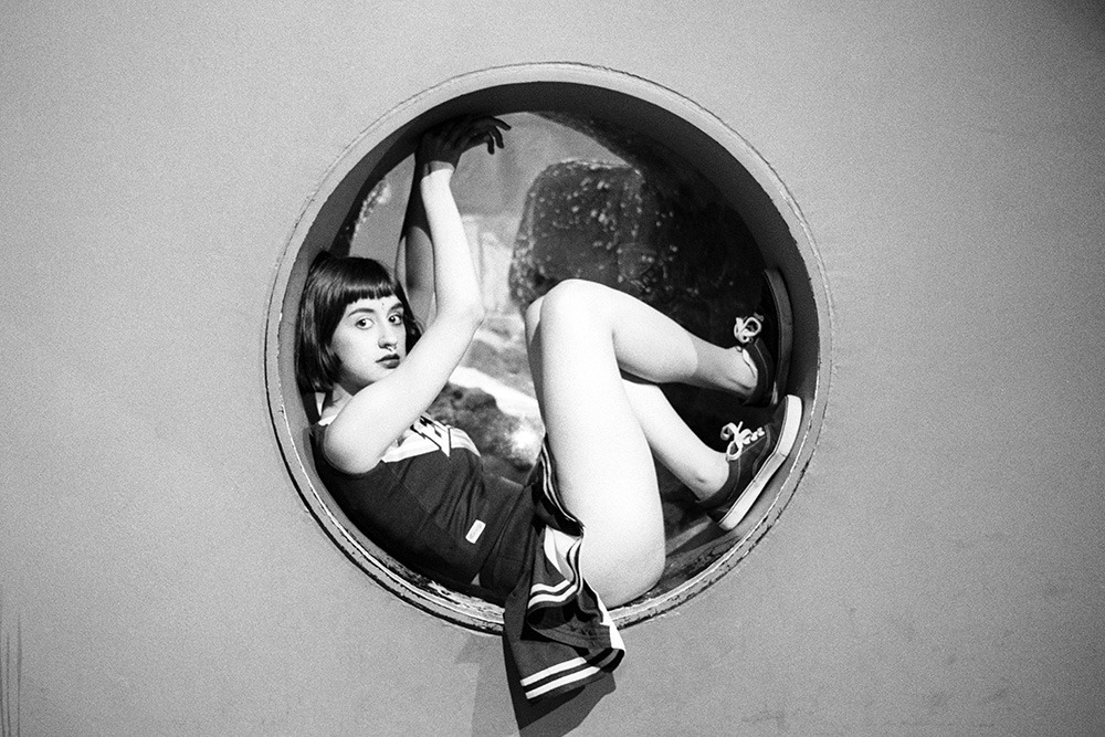 frenchcockpit:  K. et les poissons. Meet her here : http://mlncrtnt.tumblr.com