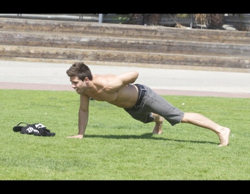 XXX poangielsku:  Dean Geyer, Australian actor photo