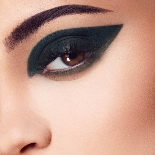 kylieslog:  Kylie Cosmetics Holiday Campaign
