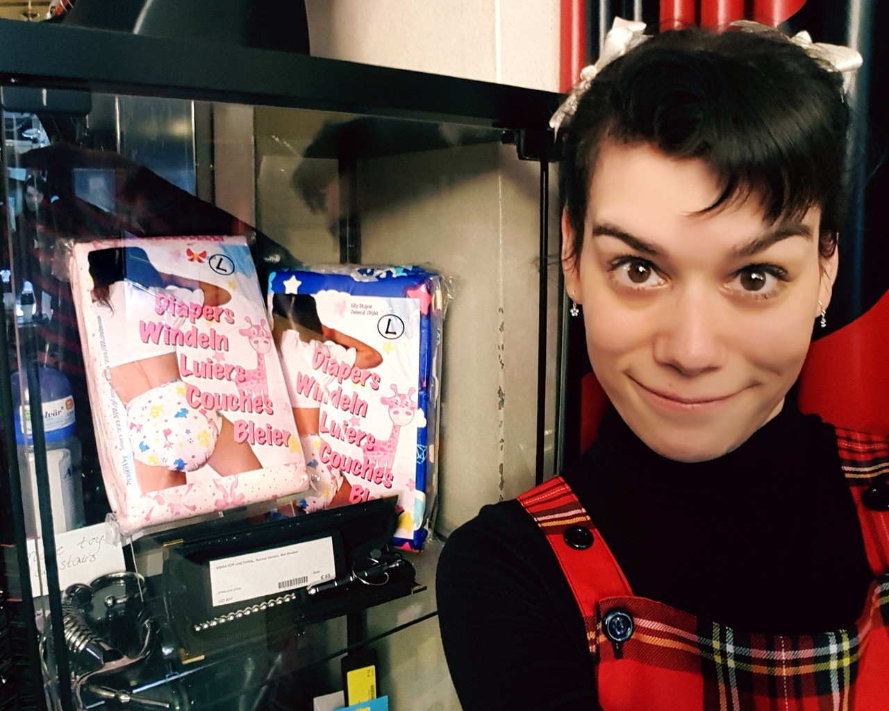 incondeluge: emma-abdl:  I’m at DeMask Fetish Boutique checking out their diapers