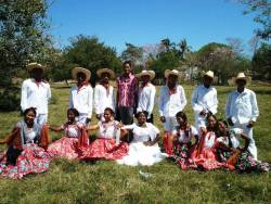 afro-guanaco:  Grupo folklorico ‘África en la piel’ de Cuajinicuilapa, Guerrero, México  Folkloric dance group in Cuajinicuilapa, Guerrero, Mexico 
