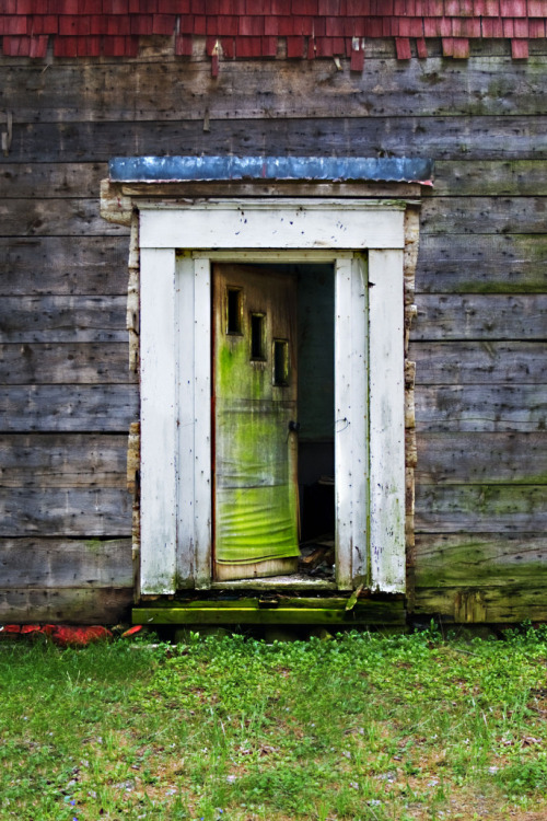 quienesesachica: archatlas: Abandoned Nova Scotia Madden Vallis Photography  *packs her ba