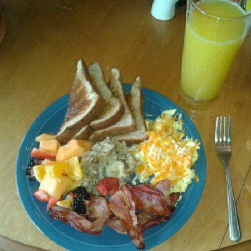 #breakfast #my #girlfriend #made #me #healthy #photooftheday #l4l #follow #love #fruit #bacon #so #g