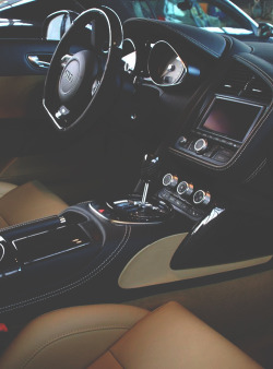 prettyrichbiitch:  visualcocaine:   R8 Interior