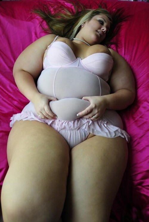 es-bbw:  http://es-bbw.tumblr.com/
