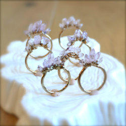 queensaucyofthemermaids:  shopharajukubaby:  Amethyst Spike Gold Ring ุ  um, this should be my wedding ring. fuck that diamond shit. 