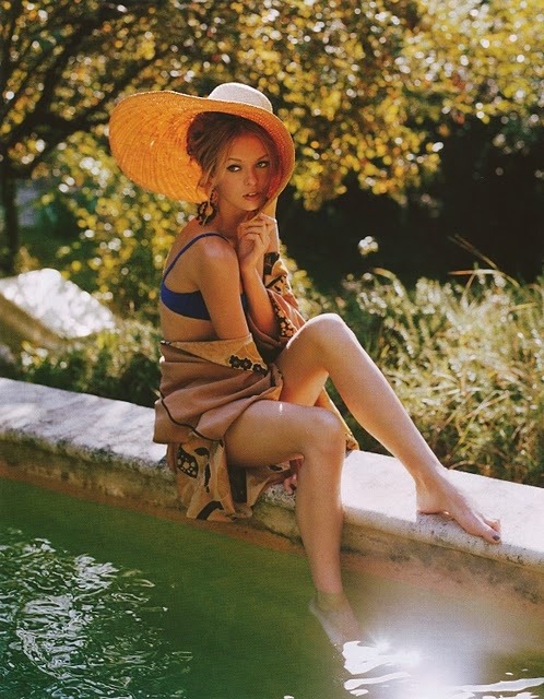 alternative-pinup:  Alternative ModelModel Twitter