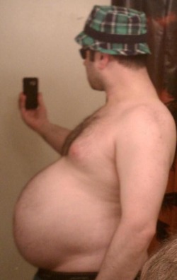 beachballbeerbelly:  lbgainer:  Fat Belly