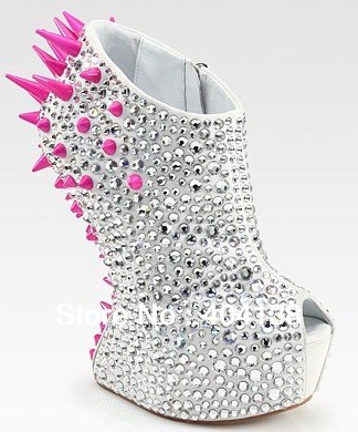 Sexy no heel wedges with rivets &amp; pink spikes. ♥  OMG these are amazing.