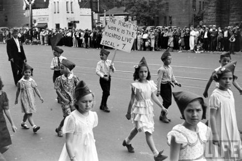 Labor parade(William Vandivert. 1938)