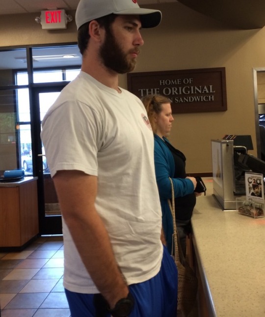 midwestmonstercocks: Gym shorts, baseball cap, bulge….I’m in heaven  