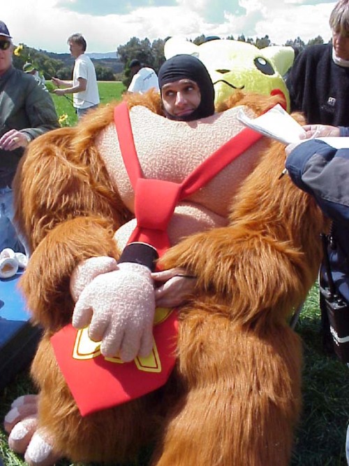 suppermariobroth:Behind-the-scenes photo of the actor playing Donkey Kong in the North American comm