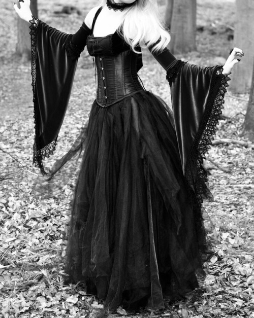 tizyladyboleyn: GOTHIC STYLE  Lady_Boleyn