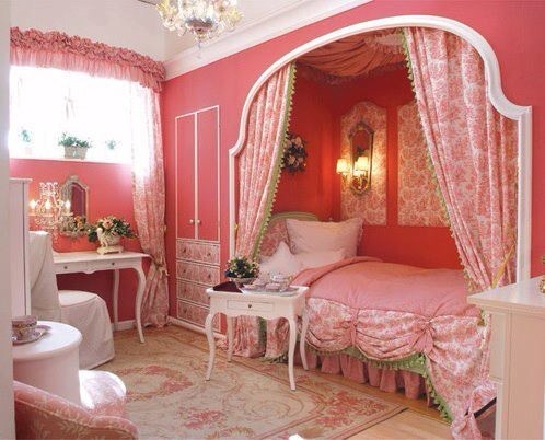 ladylikelittle:  ladylikelittle:  therefore i get a princess room!  Update: still have not gotten my princess room (can’t believe this is getting notes again)   ✨