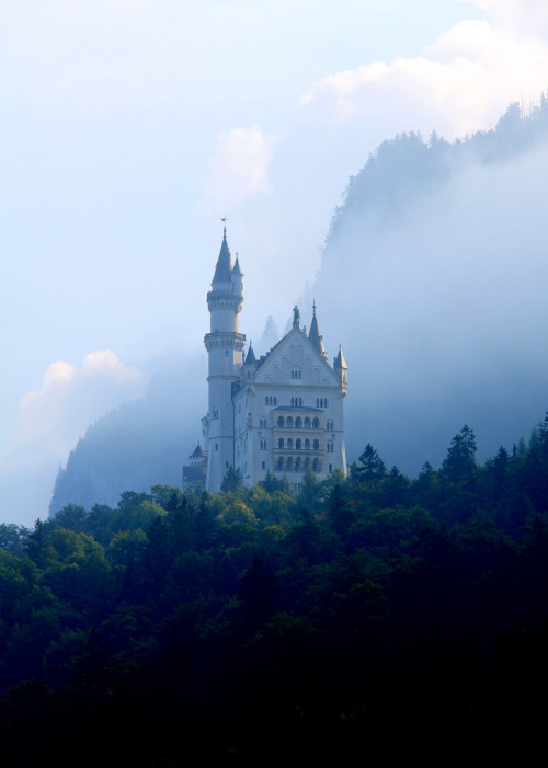 jugda:  A real-life fairytale castle II: A broader view (by o palsson)  Neuschwanstein, Bavaria, Germany