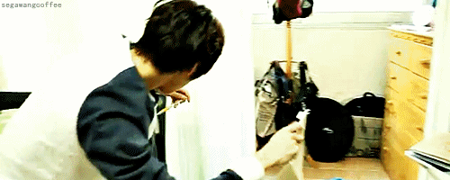 cookiesnminhyuk:  Minhyuk getting comfy on his bed. (¬‿¬) 