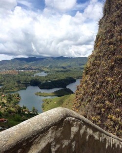 #guatape #pueblo #Colombia #elpenol #elpeñol #bigassrock halfway up!