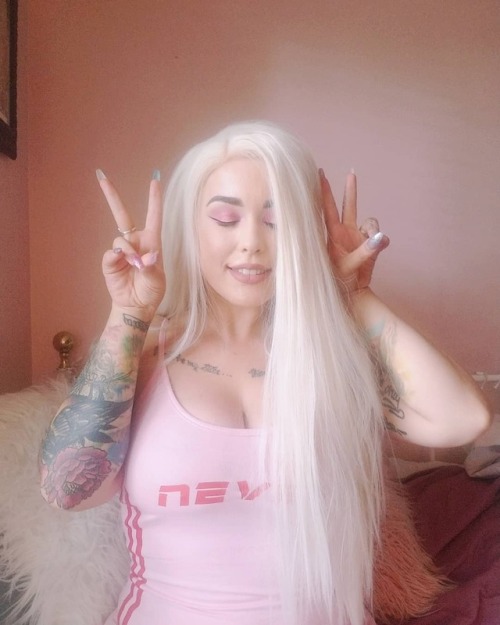 dreamy-babydoll:  Never on here anymore, but I still luv u guys