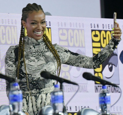 accras:Sonequa Martin-Green at the Star Trek: Discovery panel - 2019 Comic-Con