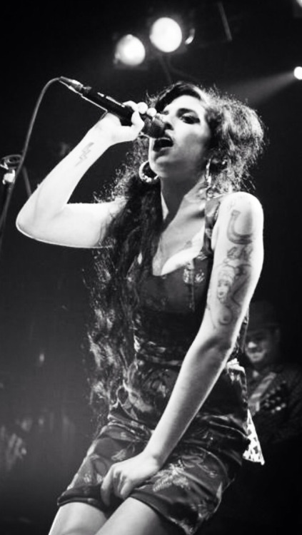 Lookporn:  RIP Amy Winehouse.   Your music does wonders for the soul.  Born September 14, 1983 Died July 23, 2011