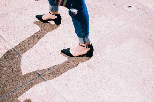 Crossed paths. #streetstyle #shoes #aldo #streetphotography #colorphotography #photo #fash