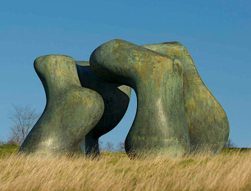 Henry Moore   (UK, 1898 - 1986)Yorkshire Sculpture Park. Henry Moore, Large Two Forms, 1966-69. Bron