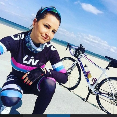 #liv #giant #roadbike #prettygirlsonbike #putfunbetweenyourlegs