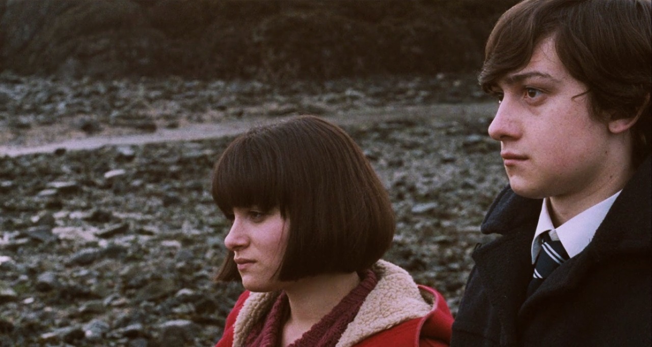 mademoisellecuriosite:  Submarine (Ayoade, 2010) &ldquo;I heard an unhappy ending,