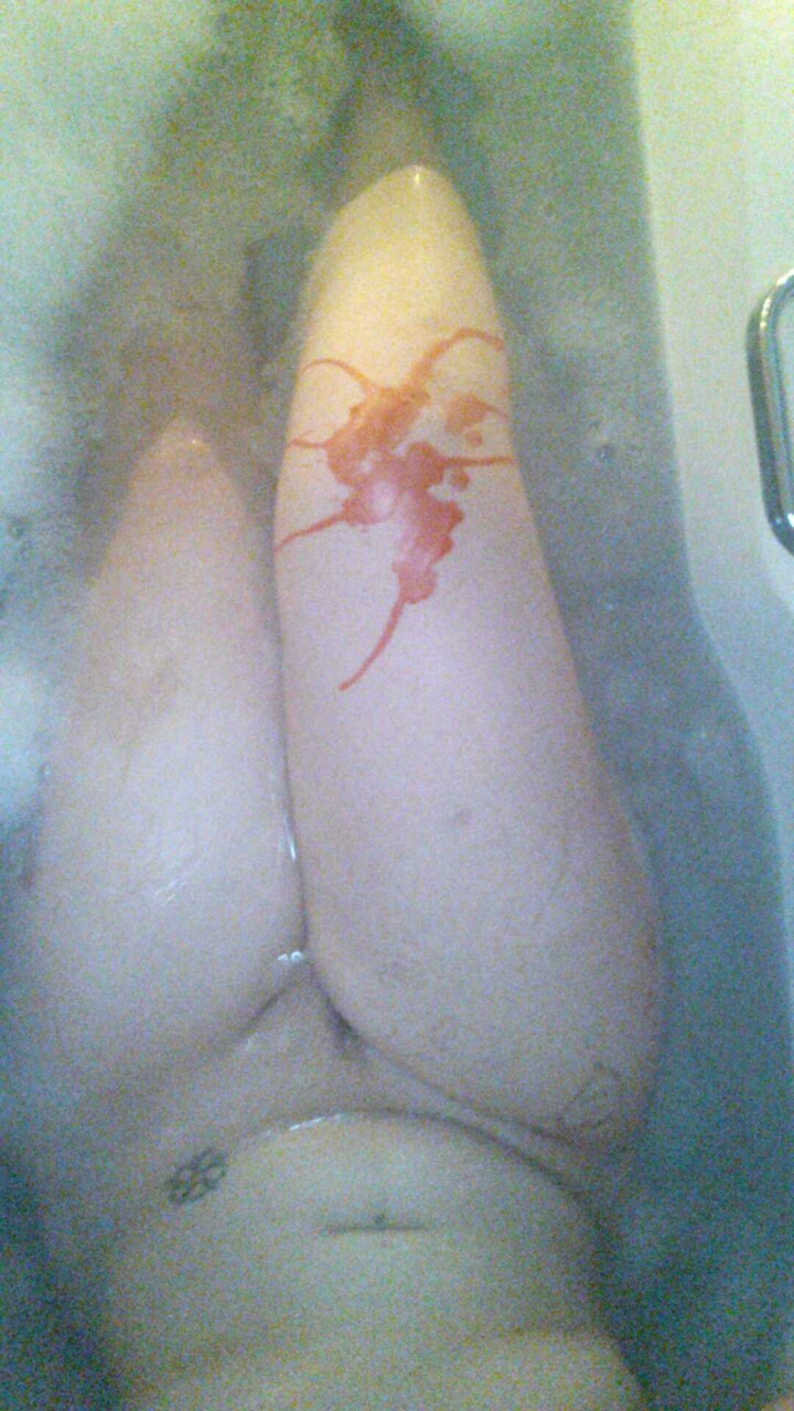 reddaisy1990xo:  Recent bath times! Add me on snap. Don’t send me dick picks budgetbarbie