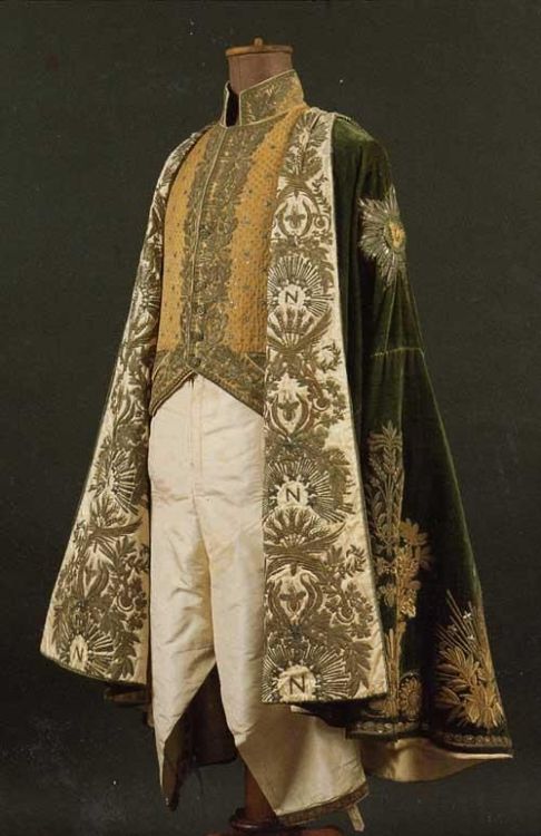 minutemanworld: thegentlemanscloset: Costume worn by Napoleon to his coronation as king of Italy, 18