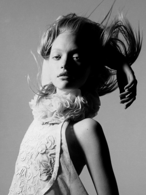 parasoli:gemma ward in balenciaga by nick knight ss 2006.