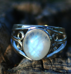 helpfulwitch:Moonstone: Moonstone represents