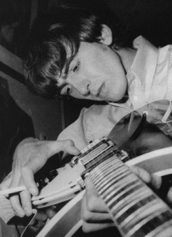 beatlefour:  George’s toy.