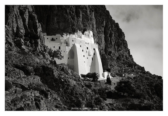 amorgos / chozoviotissa © 2020 Yiannis Krikis