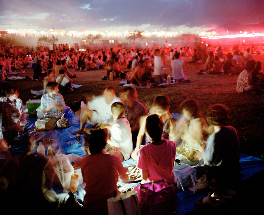unearthedviews:   JAPAN. Shimane Prefecture. Izumo, picnic before fireworks. 2000.