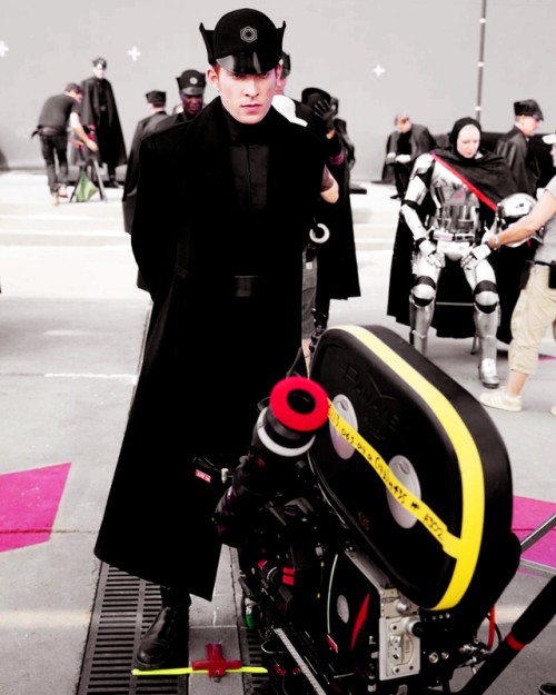 cloudyfacewithjam: General Hux actor Domhnall Gleeson prepares for his big speech on Starkiller Base