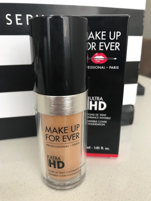 Make Up For Ever Ultra HD in Y385 Loveeee this foundation. This thing lasts forever when I wear it, 