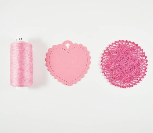 I sewing thread doilies ✌...#crochetgirlgang #handcrafted #handmadelove #crocheter #crochetlover #c