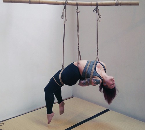 shibartiste:During Gorgone’s workshop at Place des Cordes, with Armony.  Pirouette cacahuète and study on falling.  May 2016.