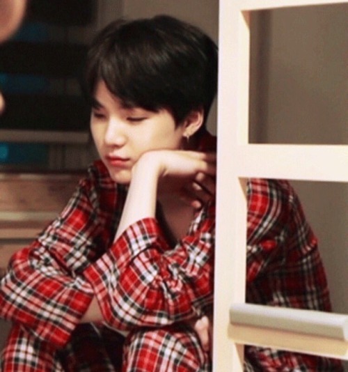 softskpop:the softest pictures of yoongi to exist
