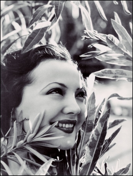 classiccinemacentral: Sylvia Sidney in 1932