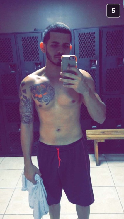 bandi2:  bellakos23pr:  Luis Angel 👻   Que rico