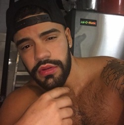 adls-xxx:Looking like a lil Latino Liam Payne