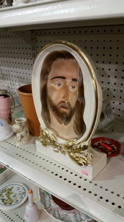 icedsilver: I found one of those concaved optical illusions at Goodwill that follows you as you move