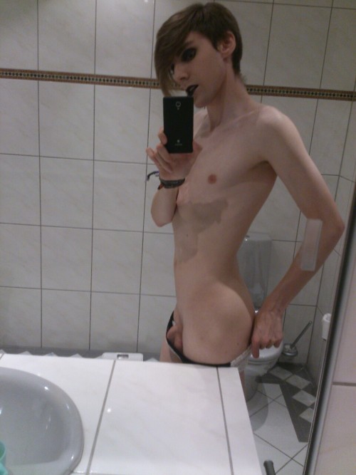 femboisdaddy: cherrytiy:  Here a slightly more rrevealing one. Lets say this reaches 66 notes till t