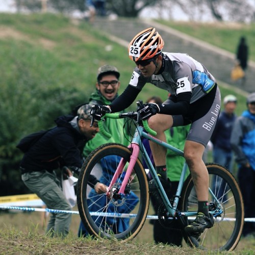 crossgram:  @satokent was a race for the first time in his team Mudville!  実はシュガー君昨日がMUDVILLEで初レース！#
