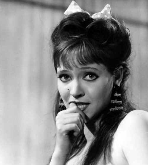 Anna Karina in Dragées au poivre directed by Jacques Baratier, 1963