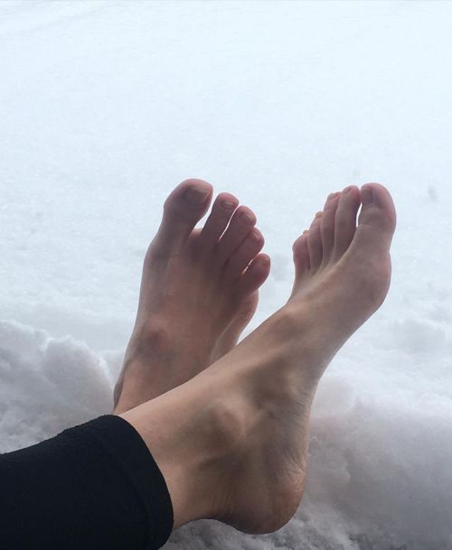 hippie-feet:  Winter wonderland. 🥶 https://www.instagram.com/p/CKHyYKIpKw1/?igshid=1vnj70zsu0g7b